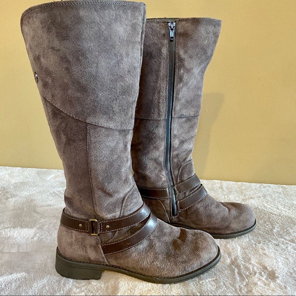Woman’s North Face boots